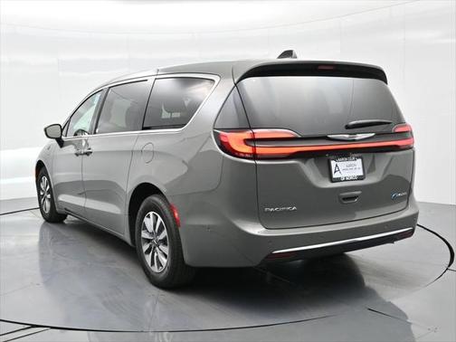 2025 Chrysler Pacifica Hybrid Select
