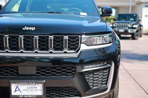 diamond black crystal pearlcoat 2026 Jeep Grand Cherokee Limited