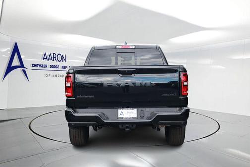 Diamond Black Crystal Pearlcoat 2026 RAM 1500 Big Horn/Lone Star