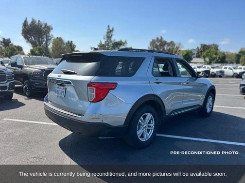 Iconic Silver Metallic 2022 Ford Explorer XLT