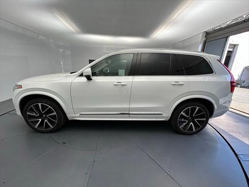 2024 Volvo XC90 B6 Plus Bright Theme 7-Seater