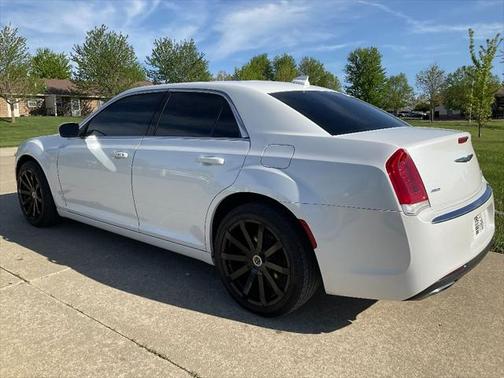 2016 Chrysler 300 Limited