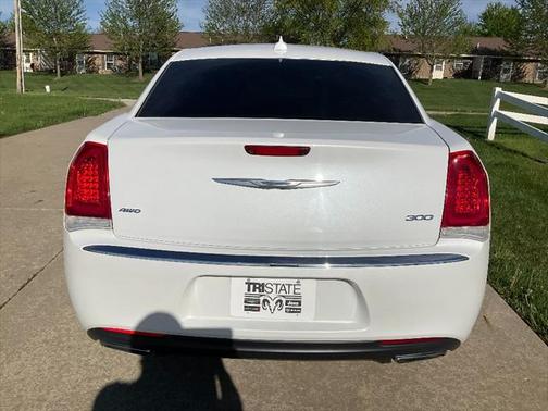2016 Chrysler 300 Limited