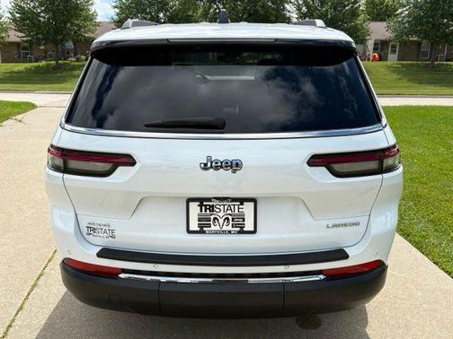 Bright White Clearcoat 2024 Jeep Grand Cherokee L Laredo