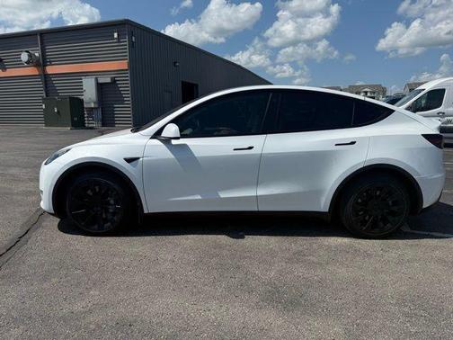 2022 Tesla Model Y Long Range Dual Motor All-Wheel Drive