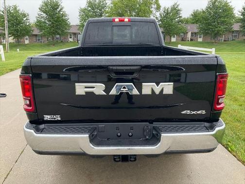 2025 RAM 2500 Tradesman Crew Cab 4x4 8' Box