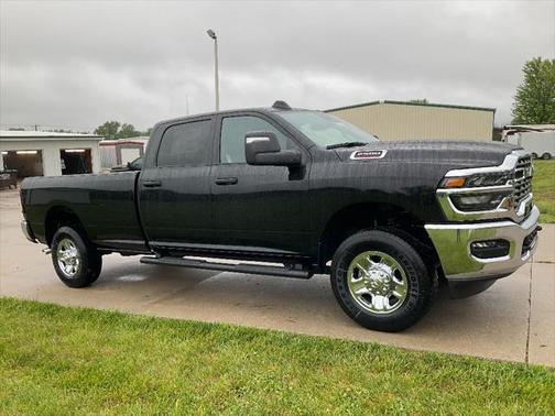2025 RAM 2500 Tradesman Crew Cab 4x4 8' Box
