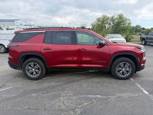 Radiant Red Tintcoat 2025 Chevrolet Traverse LT