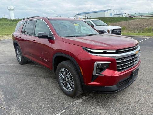 Radiant Red Tintcoat 2025 Chevrolet Traverse LT