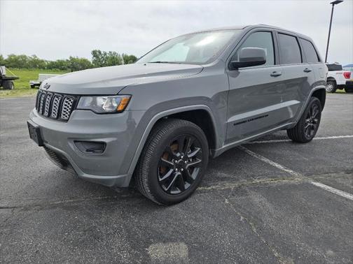 2022 Jeep Grand Cherokee Laredo