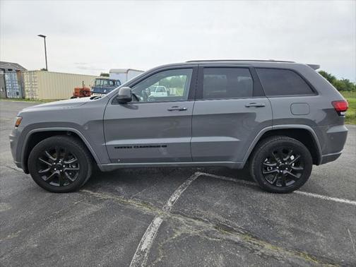 2022 Jeep Grand Cherokee Laredo