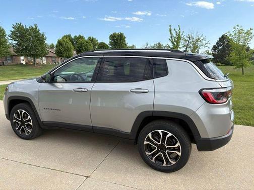 Billet Silver Metallic Clearcoat 2022 Jeep Compass Limited