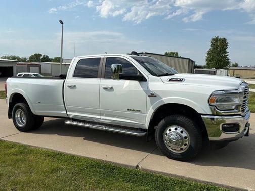 Bright White Clearcoat 2022 RAM 3500 Laramie Crew Cab 4x4 8' Box
