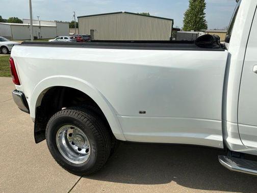 Bright White Clearcoat 2022 RAM 3500 Laramie Crew Cab 4x4 8' Box