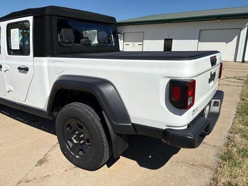 2024 Jeep Gladiator Sport