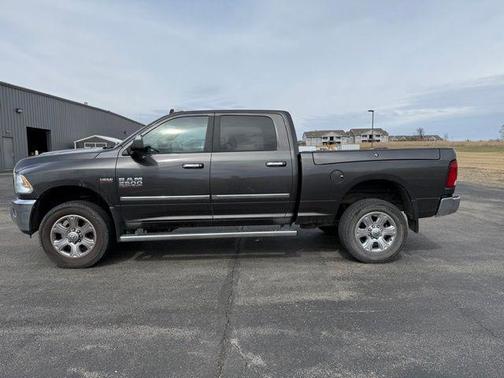 2017 RAM 2500 Big Horn Crew Cab 4x4 6'4' Box