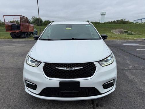 Bright White Clearcoat 2024 Chrysler Pacifica Touring L