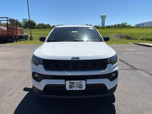 Bright White Clearcoat 2026 Jeep Compass Latitude