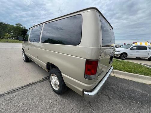 2009 Ford E350 Super Duty XL Wagon