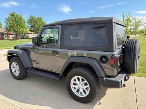 Granite Crystal Metallic Clearcoat 2023 Jeep Wrangler Sport S