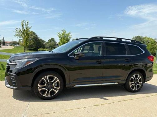 Crystal Black Silica 2023 Subaru Ascent Limited 7-Passenger