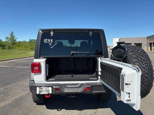 Bright White Clearcoat 2026 Jeep Wrangler Rubicon