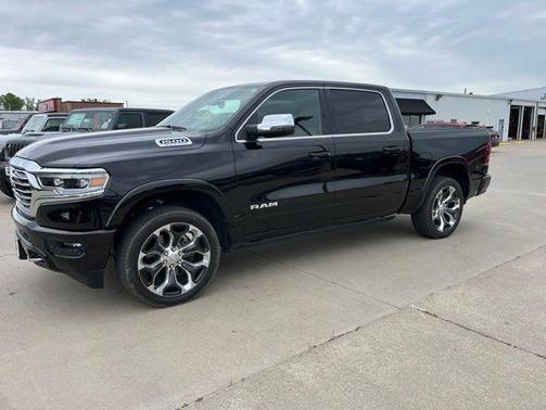 Diamond Black Crystal Pearlcoat 2023 RAM 1500 Longhorn