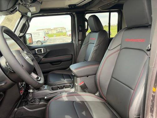 Granite Crystal Metallic Clearcoat 2026 Jeep Gladiator Rubicon