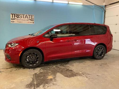 2024 Chrysler Pacifica Hybrid S Appearance Pkg