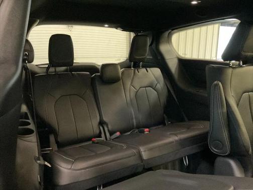 2024 Chrysler Pacifica Hybrid S Appearance Pkg
