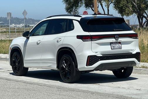 opal white pearl 2026 Volkswagen Tiguan 2.0T SE R-Line Black 4MOTION