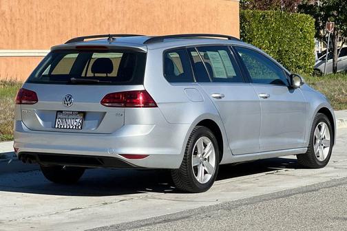 2015 Volkswagen Golf SportWagen TDI S 4-Door