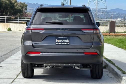 2026 Jeep Grand Cherokee Altitude