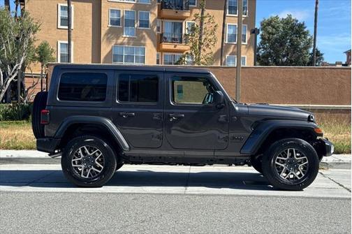 2025 Jeep Wrangler 4-Door Sahara 4x4