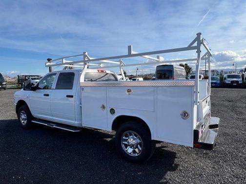 2024 RAM 3500 Tradesman Crew Cab 4x4 8' Box