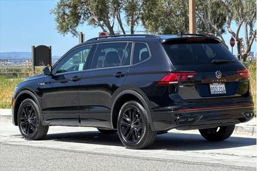 2022 Volkswagen Tiguan 2.0T SE R-Line Black 4MOTION