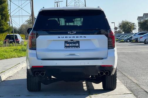 2025 Chevrolet Suburban 4WD Z71