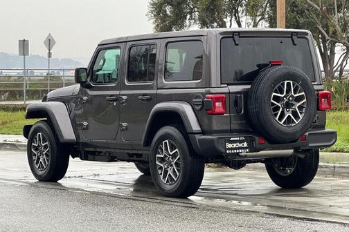 2026 Jeep Wrangler 4-Door Sahara 4x4