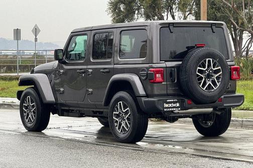 2026 Jeep Wrangler 4-Door Sahara 4x4