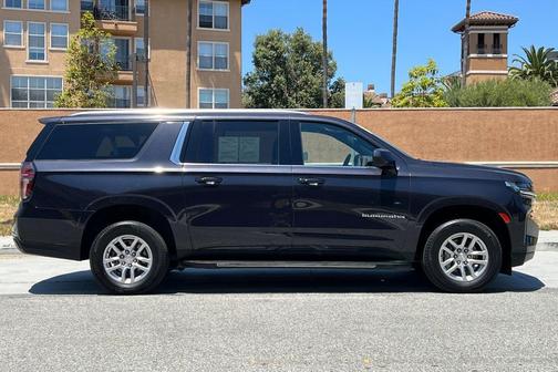 2023 Chevrolet Suburban LT