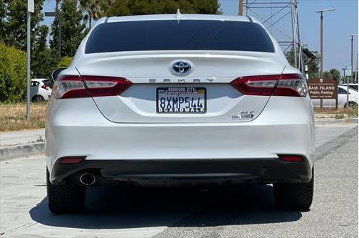 2019 Toyota Camry Hybrid XLE
