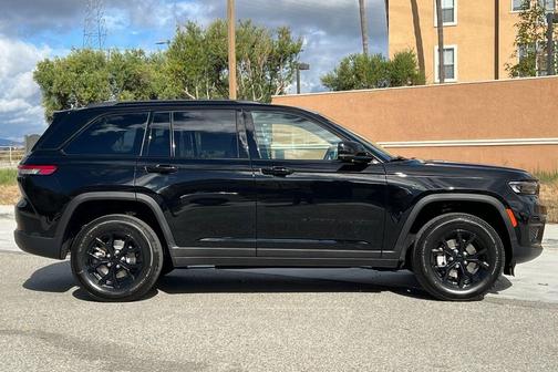 2025 Jeep Grand Cherokee Altitude
