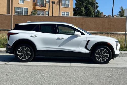 Summit White 2024 Chevrolet Blazer EV eAWD LT