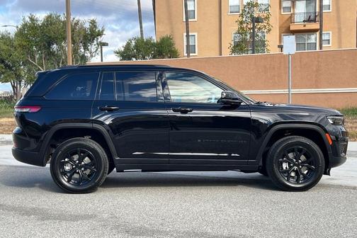2025 Jeep Grand Cherokee Altitude
