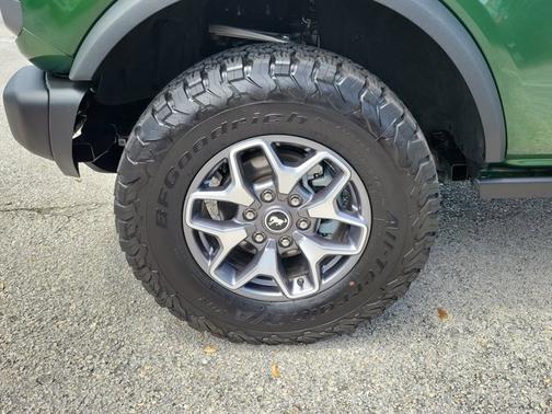 ERUPTION GREEN METALLIC 2025 Ford Bronco BADLANDS