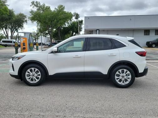 STAR WHITE METALLIC TRI-COA 2023 Ford Escape ACTIVE