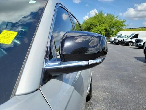 Silver 2022 Jeep Grand Cherokee OVERLAND