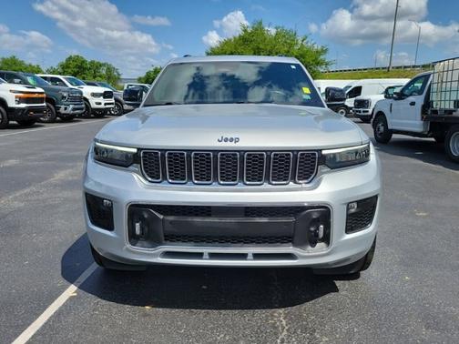 Silver 2022 Jeep Grand Cherokee OVERLAND