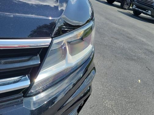 Deep Black Pearl Effect 2021 Volkswagen Tiguan 2.0T SE R-LINE BLACK