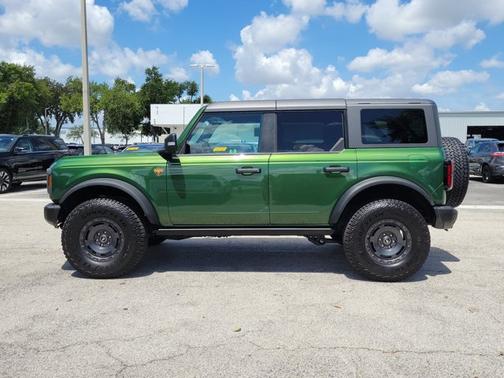 ERUPTION GREEN METALLIC 2025 Ford Bronco BADLANDS